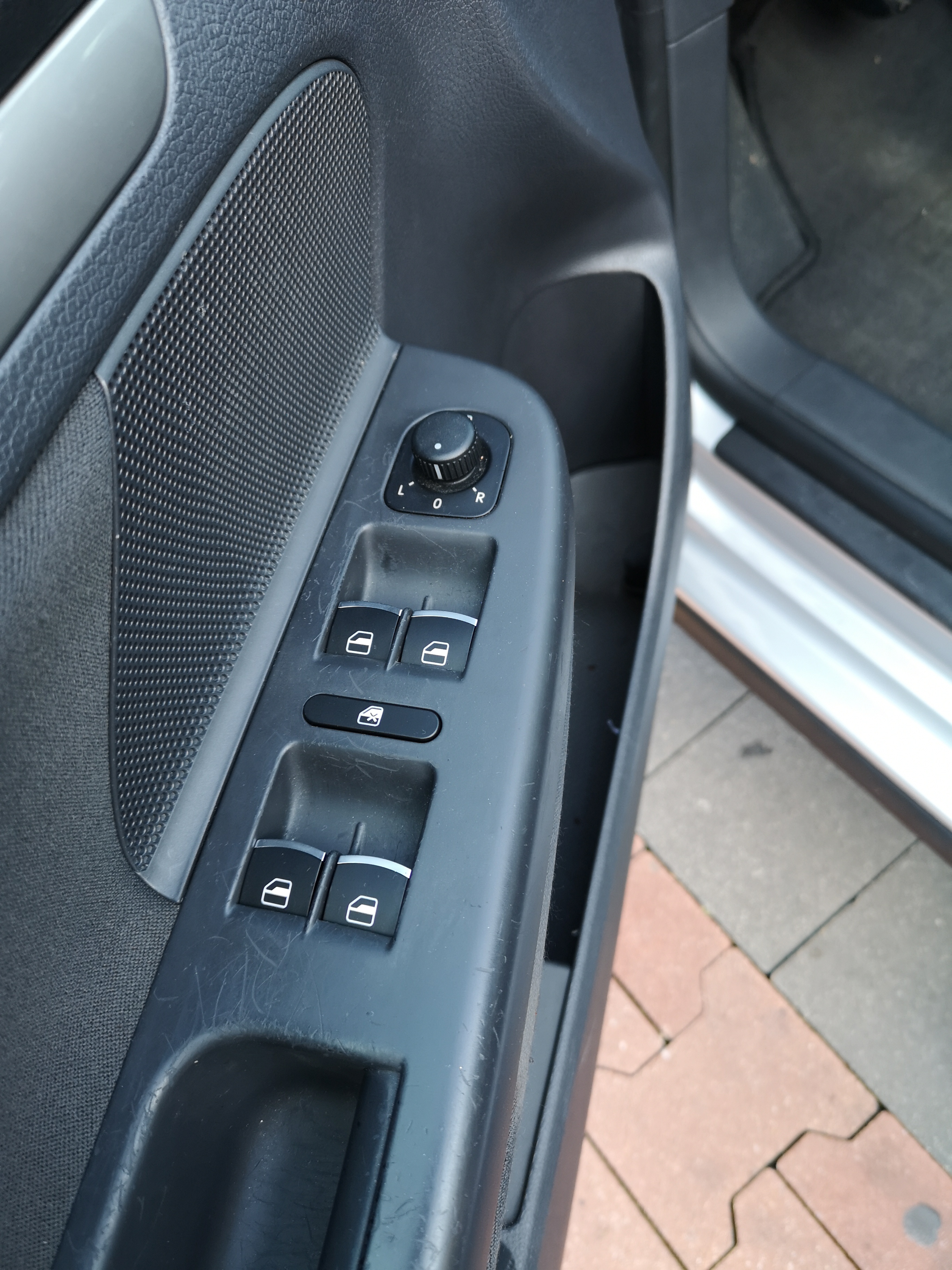 KOMPLETNÁ ZOSTAVA TLAČIDIEL OVLÁDANIA OKIEN  VW GOLF V 5 VI 6 JETTA TIGUAN